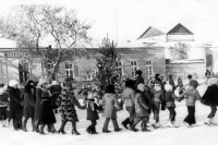 Энгельс - Детский новогодний праздник на улице Нестерова