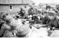Разное - Немецкие военнопленные за обедом