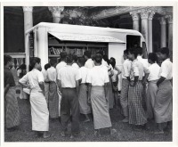 Разное - Бібліотеки.  Книжковий автомобіль у Янгоні, М