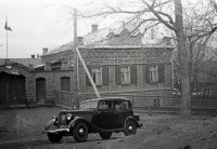 Красноармейск - ГАЗ М-1 у здания детских яслей