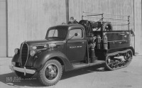 Ретро автомобили - Пожарный полугусеничный автомобиль