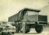 Ретро автомобили - Сорокатонный самосвал МАЗ-530