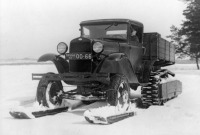 Ретро автомобили - Полугусеничный снегоход на базе ГАЗ-АА выпуска 1933 г.