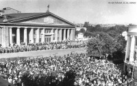 Луганск - Лето 1956 г.Ворошиловградцы собрались для встречи с Хрущёвым.