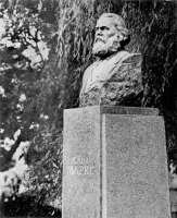 Житомир - Памятник Карлу Марксу.