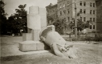 Житомир - Поваленная скульптура пам'ятника Н.Щорсу.
