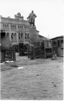Вязьма - Памятник Ленину и гортеатр в Вязьме во время оккупации 1941-1943 гг