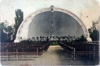 Кисловодск - Раковина для оркестра ж. д. в парке, в цвете