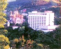 Кисловодск - Вид на строящийся Свято-Никольский собор и санаторий 