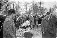 Бежецк - На братском кладбище в день 20 годовщины Победы в Великой Отечественной войне.