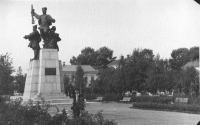 Осташков - г.Осташков, памятник партизанам.