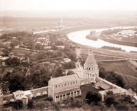 Москва - Вид с колокольни на Москва-реку (внизу видна башня «Дуло» и корпус Сушила; слева от излучины реки — церковь в Старом Симонове), старая фотография
