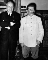 Москва - Министр иностранных дел Германии и советник Адольфа Гитлера по внешней политике Иоахим фон Риббентроп и Иосиф Сталин