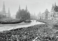 Москва - Церемония приветствия Российского Императора Николая II на Красной площади во время празднования 300-летия Дома Романовых.
