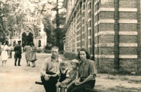 Москва - Царицыно. Семейное фото возле Оперного дома