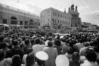 Москва - Таганская площадь, 28 июля 1980 года. Вынос гроба. Россия , Москва , ЦАО , Таганский район