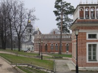 Москва - Царицыно. Кавалерские корпуса: вид от Первого на Второй
