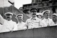 Москва - 1936 г. Товарищ Сталин с подручными на боковой трибуне уже нового, каменного Мавзолея Ленина.
