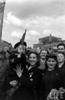 Москва - Жить стало лучше-жить стало веселей. Парад 1 мая, Москва, 1947г.
