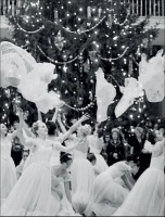 Москва - 1977 г. Ансамбль «Березка» выступает на молодежном балу в Колонном зале.