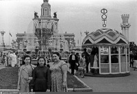 Москва - ВСХВ. Вид на Центральный павильон и фонтан 