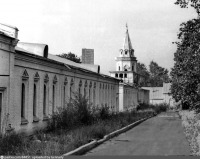 Москва - Задние ворота и одноэтажые корпуса богадельни у собора Покрова Пресвятой Богородицы в Измайлово