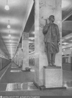 Москва - Скульптура Зои Космодемьянской на станция метро «Измайловская»