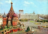 Москва - Москва. Вид на Покровский собор (храм Василия Блаженного) и гостиницу 
