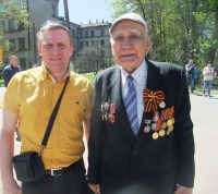 Болохово - Михаил Наседкин встретил  своего учителя, ветерана войны, Петра Андреевича Токарева 9 мая 2015 года.