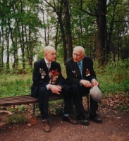 Болохово - Два друга, два ветерана в парке. 2013 год