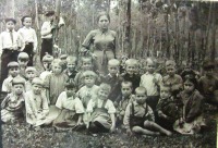 Болохово - П.И. Пустовалова с учениками школы №2 в 1955 году