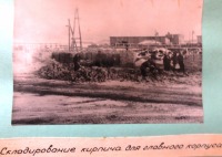 Болохово - Строительство Болоховского машзавода в 1955 году.  Укладка кирпича для строительства главного корпуса