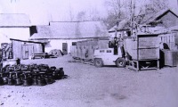 Болохово - Болоховский экспериментальный механический завод до  реконструкции  1978 года. Готовую продукцию из цеха во двор вывозили на болгарском автопогрузчике.