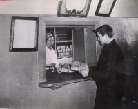 Болохово - Сельское училище г. Болохово. 1954 год.    В столовой училища.   Раздача хлеба