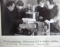 Болохово - Сельское училище г. Болохово.       Преподаватель  Османов И.Э.  проводит занятие по техническому творчеству. 1985 год.