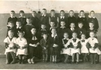 Болохово - Болоховская семилетняя школа №1. Леонтьева А.С. и Усанова Н.А. с учениками в 1958 году.