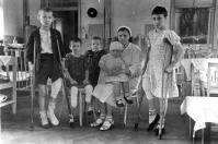 Санкт-Петербург - Раненые дети в палате