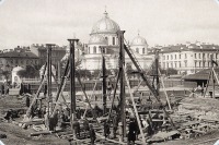 Санкт-Петербург - Забивка свай для памятника Александру III на Знаменской площади.