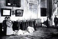 Санкт-Петербург - Женский батальон в Зимнем дворце. 25 октября 1917
