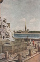 Санкт-Петербург - У Ростральной колонны.