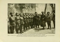 Санкт-Петербург - Мария Бочкарёва и старшие офицеры проводят смотр батальона, 1917-1918