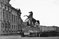 Санкт-Петербург - Люди  на Невском проспекте в начале ХХ века