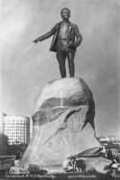 Екатеринбург - Памятник Свердлову около УрГУ.