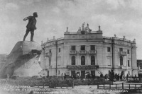 Екатеринбург - Памятник Свердлову и Оперный театр