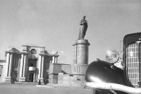Магнитогорск - Проходная и памятник И.В. Сталину