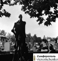 Остальной мир - Париж. Памятник жертвам Бухенвальда-Доры на кладбище Пер-Лашез - 1977 год