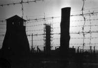 Польша - Вид крематория и различные типы проволочных оград в концентрационном лагере «Майданек»