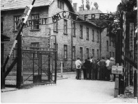 Польша - Вход на территорию концентрационного лагеря Освенцим.