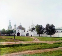 Переславль-Залесский - Вход в монастырь Федора Стратилата.