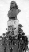 Камчатский край - Никольское. Памятник Берингу в честь 270-летия открытия Командорских островов 4 ноября 1741 года.